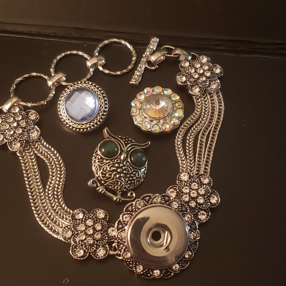 Snap button bracelet with the charm snaps included - Picture 5 of 6